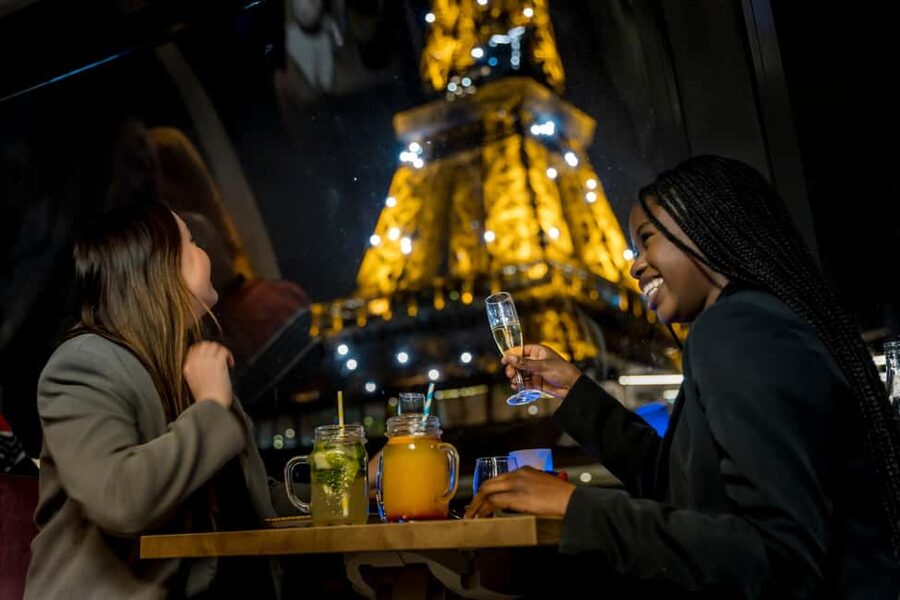 Paris: Seine River Champagne Dinner Cruise with Live Music - The Dinner: What a Seasonal 3-Course Meal Means On a Boat