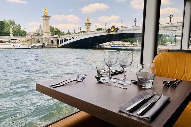 Paris Seine River dinner cruise from Alexandre III bridge - Key highlights worth your attention
