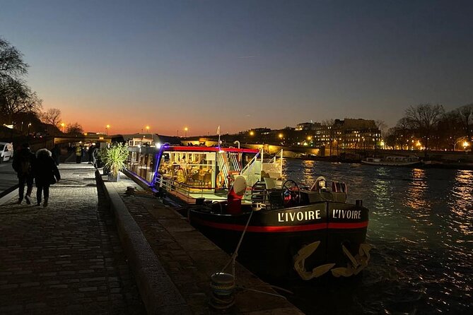 Paris Seine River dinner cruise from Alexandre III bridge - A Seine dinner cruise route that strings together Paris highlights