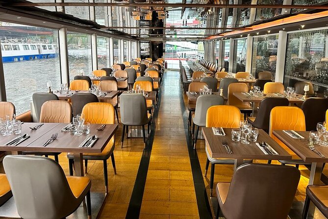 Paris Seine River dinner cruise from Alexandre III bridge - Service and pacing: why some nights feel great and others feel chaotic