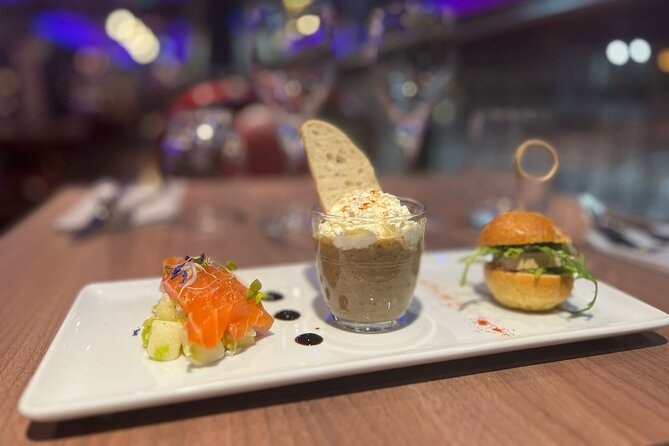 Paris Seine River dinner cruise from Alexandre III bridge - The 3-course menu: what you get, what you might pay extra for