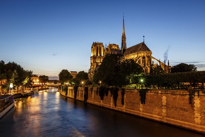 Paris Seine River Dinner Cruise with Champagne and Window Seating - Seating, table spacing, and the service feel