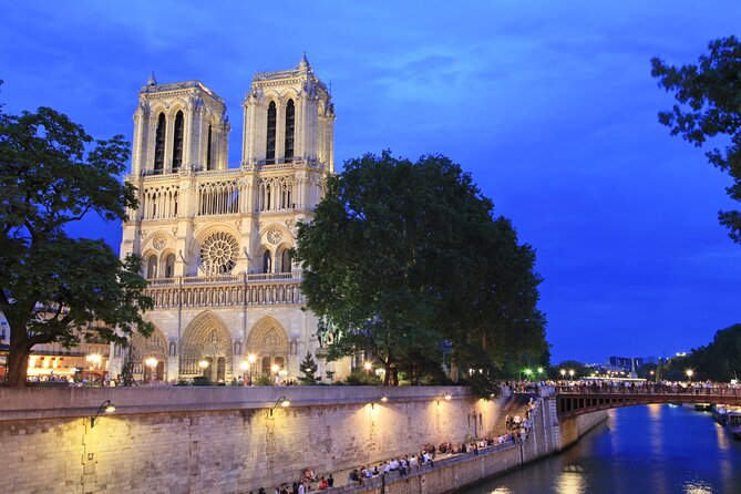 Paris Seine River Dinner Cruise with Champagne and Window Seating - Who should book this cruise, and who should skip it