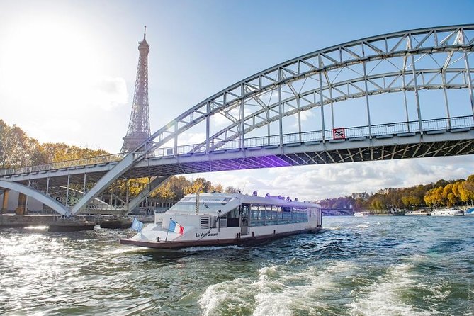 Paris Seine River Gourmet Lunch Cruise with Champagne Option - Service on board: what’s consistent and what can vary