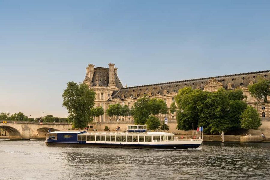 Paris: Seine River Panoramic Views Dinner Cruise - A Cozy Seine Dinner That Puts You Face-to-Face With the Sights