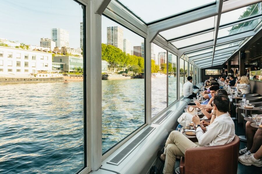 Paris: Seine River Panoramic Views Dinner Cruise - The Cocotte-Style Dinner: Portion Size, Service, and Real Expectations