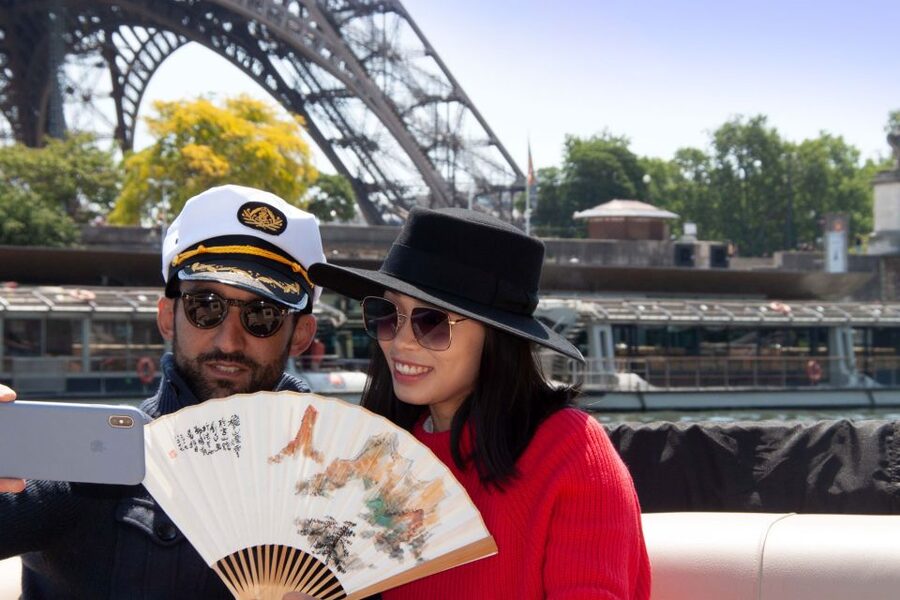 Paris: Seine River Private Guided Pontoon Boat Cruise - Where you meet at Pont d’Issy and how to get there calmly