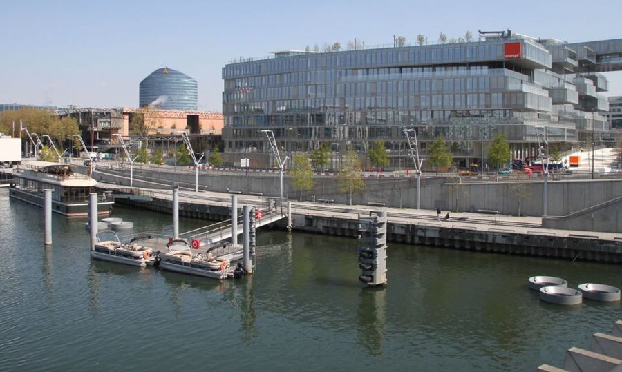 Paris: Seine River Private Guided Pontoon Boat Cruise - Price and value: $577 for up to 6, what you get for that spend