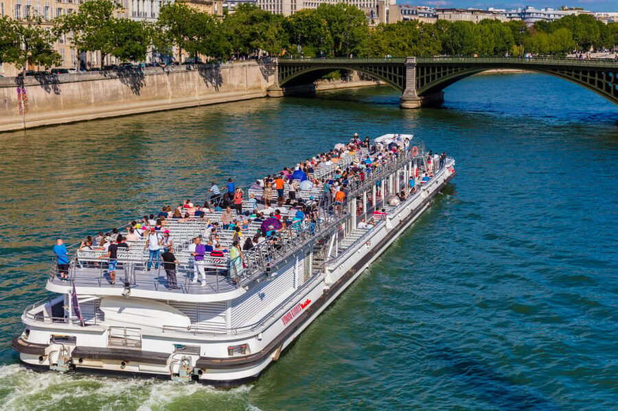 Paris: Seine River Sightseeing Cruise by Bateaux Mouches - A Seine cruise that delivers Paris landmarks in about 70 minutes