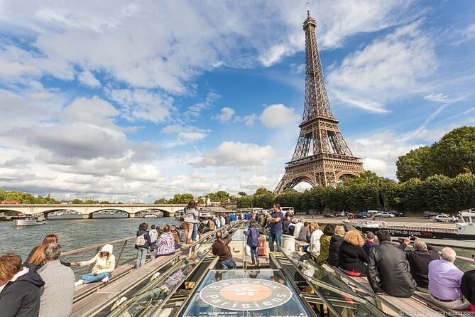 Paris Seine River Sightseeing Cruise Tour - The oldest area of Paris: charming architecture you can actually enjoy