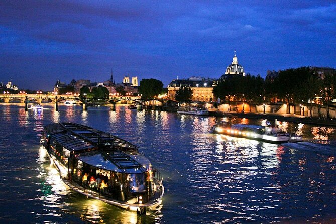 Paris Seine River Sightseeing Cruise Tour - Pont Neuf sculptures: the one moment to literally look up
