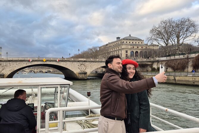 Paris Seine River Sightseeing Guided Cruise Vedettes du Pont Neuf - Where the cruise starts, and why Pont Neuf is a smart launch point