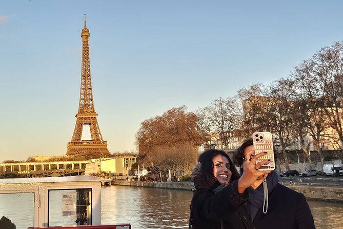Paris Seine River Sightseeing Guided Cruise Vedettes du Pont Neuf - Comfort, crowds, and the small practical tips that matter