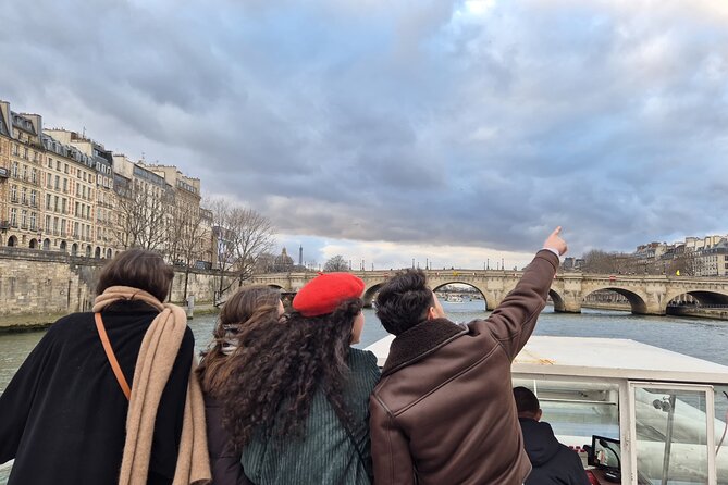 Paris Seine River Sightseeing Guided Cruise Vedettes du Pont Neuf - FAQ