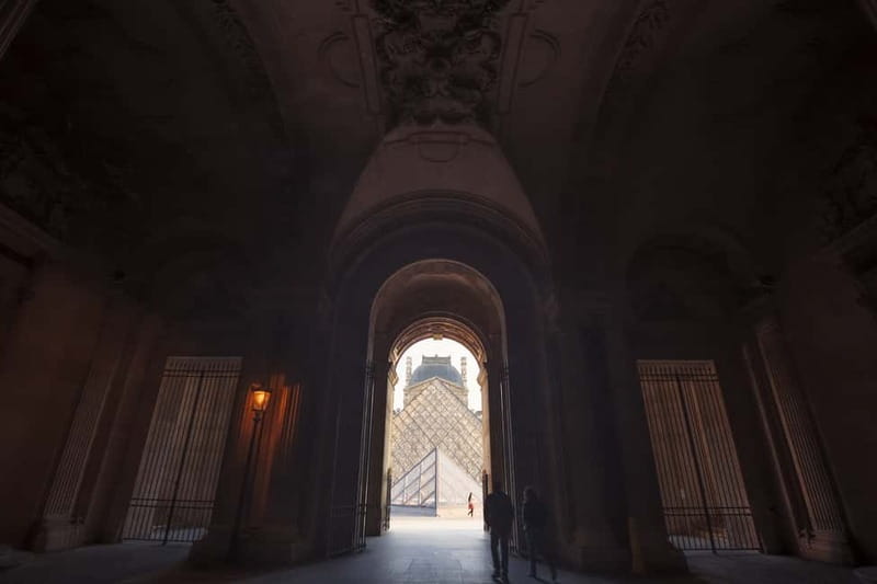 Paris: Skip-the-Line Louvre Highlights Tour with Mona Lisa - Mona Lisa: The Stop Everyone Thinks They Know