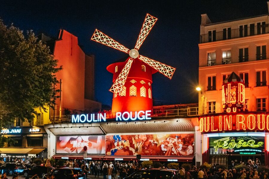 Paris: Tootbus Panoramic by Night Bus Tour with Audioguide - The audio and Tootbus app, what they actually do for you