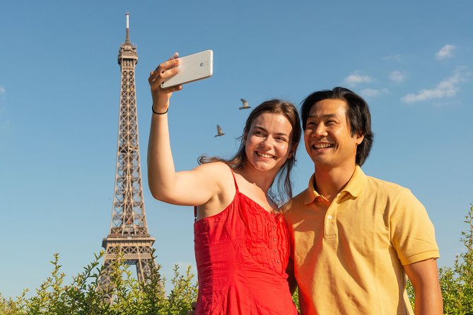 Paris Tour with Lunch at the Eiffel Tower and Seine River Cruise - Coach Loop Past Paris Icons, With Audio on Your Phone