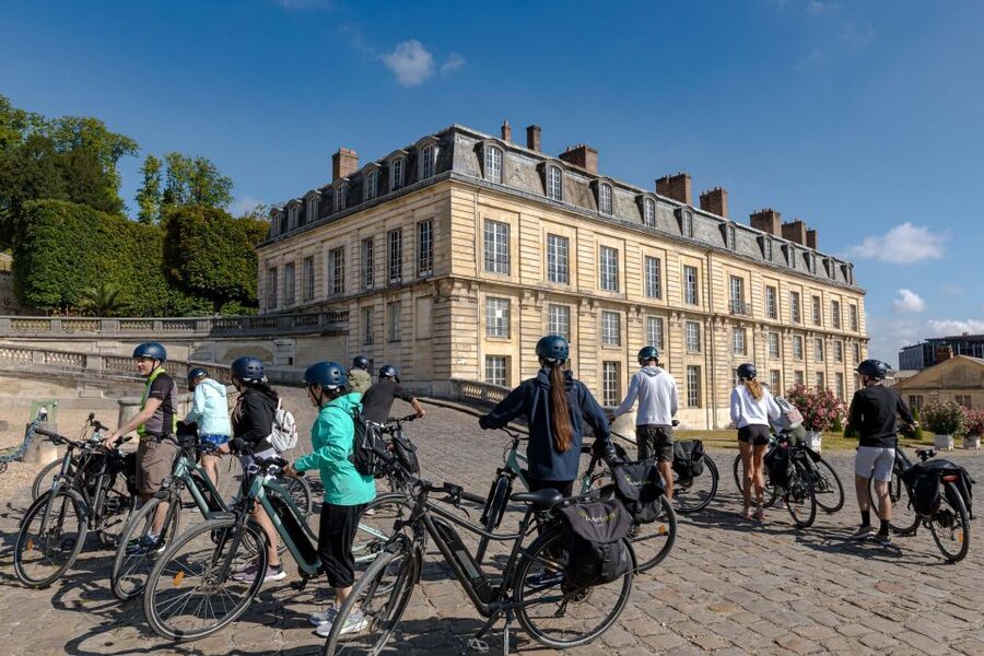 Paris: Versailles Palace and Queen Hamlet E-Bike Tour - Grand and Petit Trianon passes: quick stops with big names