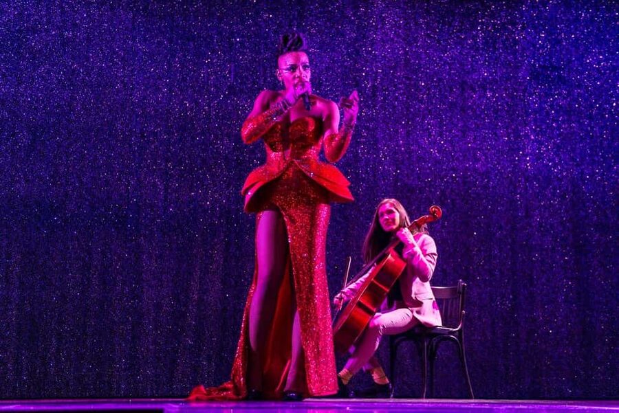 Paris: VIP Dinner and Cabaret Show at Paradis Latin - From dinner to L’Oiseau Paradis, how the show flows