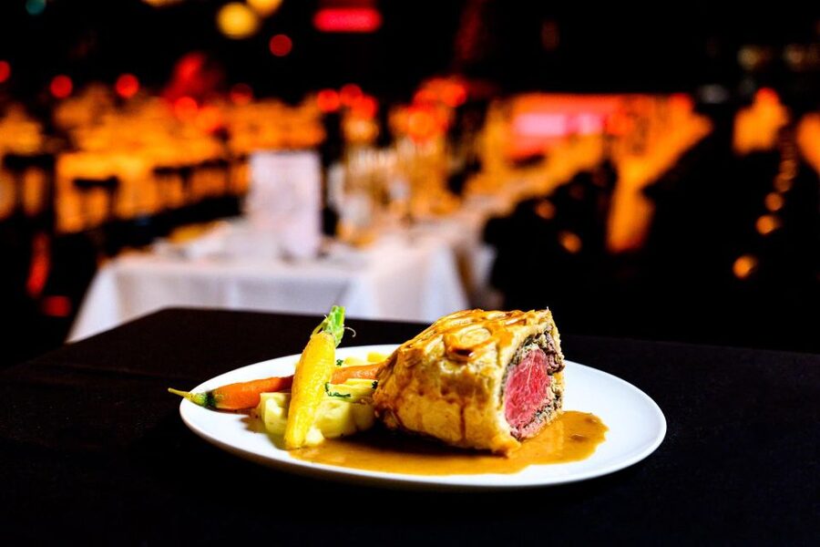 Paris: VIP Dinner and Cabaret Show at Paradis Latin - Who should book this VIP dinner and cabaret