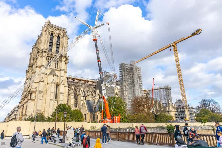 Paris: Walking Tour with Notre Dame or Ste-Chapelle Access - Should you book this tour?