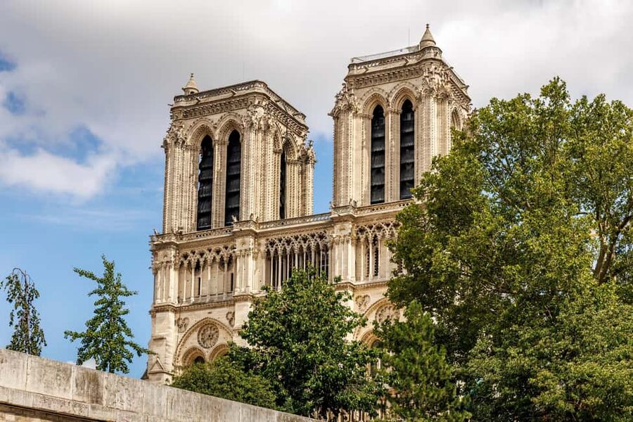 Paris: Walking Tour with Notre Dame or Ste-Chapelle Access - Île de la Cité: why this “small island” feels like the real Paris
