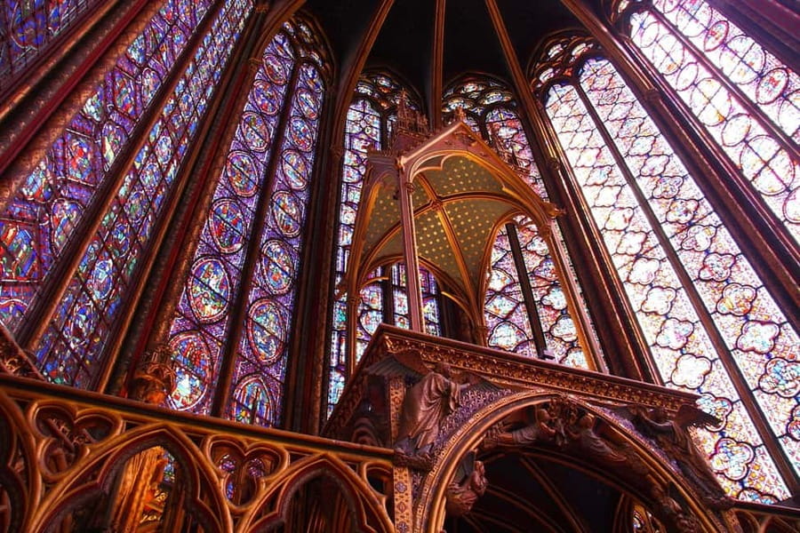 Paris: Walking Tour with Notre Dame or Ste-Chapelle Access - Choosing Sainte-Chapelle: getting the stained-glass experience right