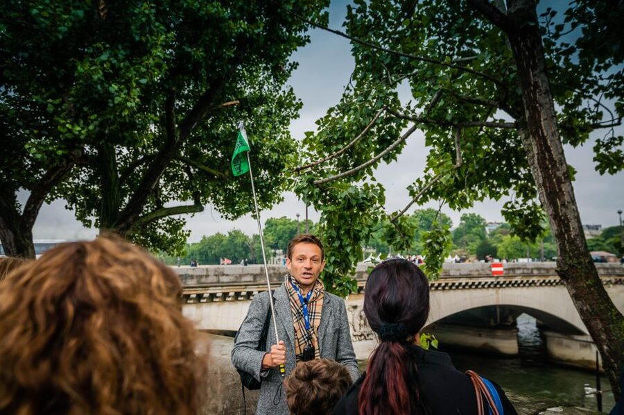 Paris: Walking Tour with Notre Dame or Ste-Chapelle Access - Pacing, walking style, and what to bring