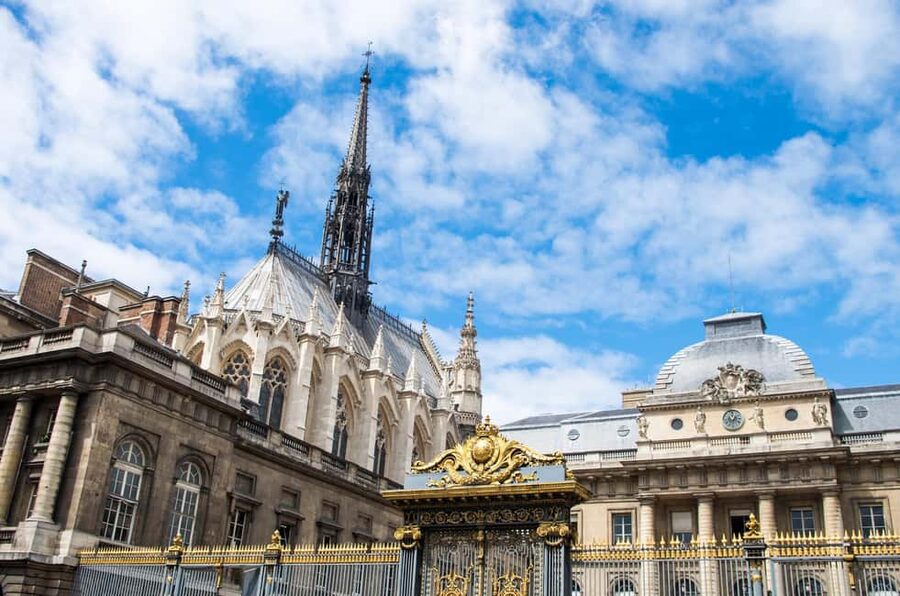 Paris: Walking Tour with Notre Dame or Ste-Chapelle Access - Who this tour is best for