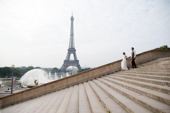 Parisian Life Style Private Photo Shoot at Eiffel Tower - Languages, Privacy, and Group Comfort