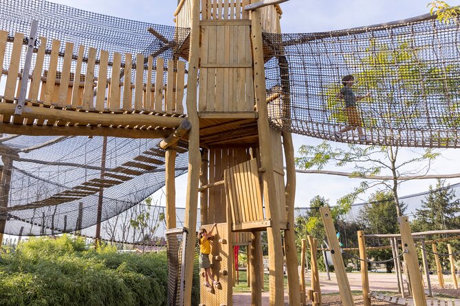 Parrot World Immersive Wildlife Park Entry Ticket next to Paris - Animal Keepers and Pedagogic Learning: The Moments That Make It Click