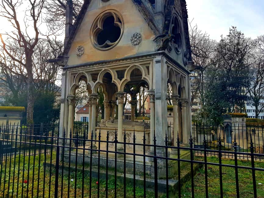 Père-Lachaise : histoires et mystères contés par un comédien - Who this tour suits best