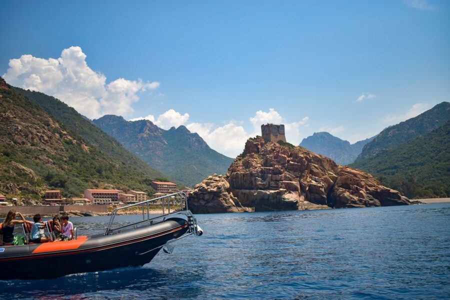 Porto: Scandola and Calanches of Piana Boat Trip - Why the Gulf of Porto boat route feels different from shore