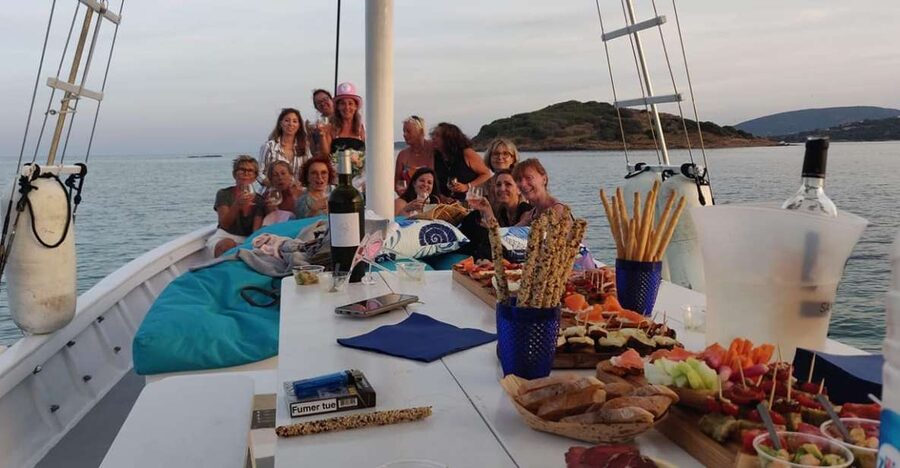 Porto-Vecchio: dinner aperitif at the sunset at sea - Homemade tapas apéritif on deck, what you actually eat