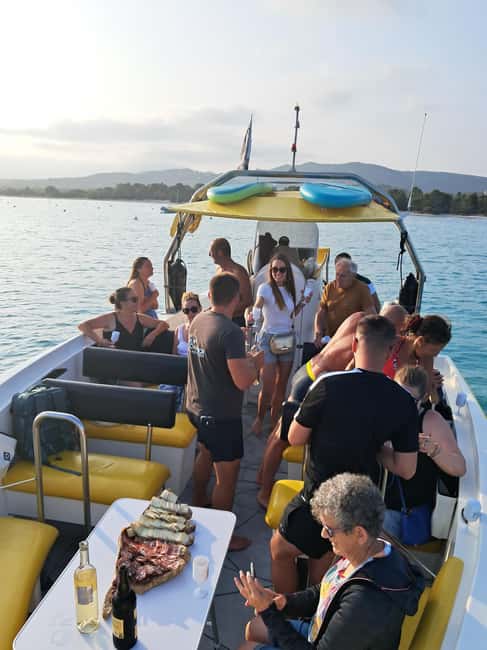Porto-Vecchio : Sunset Cruise & Apéritif - On-board comfort: toilet and shower access, plus movement