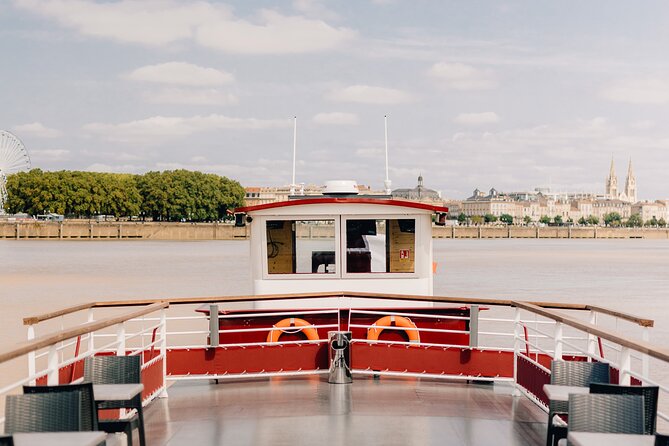 Prestige Commented Cruise glass of wine and Canelé in Bordeaux - La Cité du Vin from the river: wine culture without a museum day
