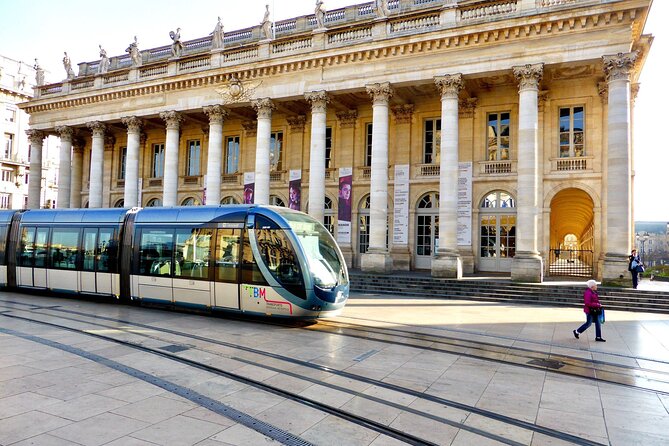 Private - Best of Bordeaux Walking Tour + Glass of Bordeaux Wine - Porte Dijeaux and Porte Cailhau, the medieval gates with real atmosphere