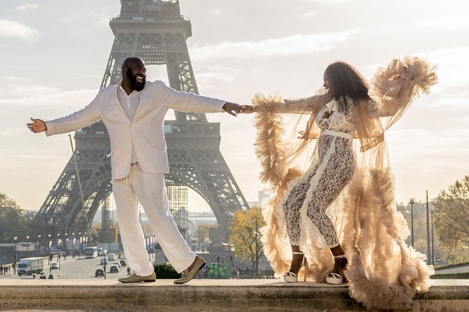 Private Guided Professional Photoshoot by the Eiffel Tower - Online gallery and edited photos: choosing the look you want