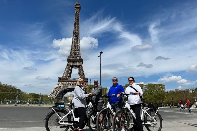 Private Paris E-bike city highlights tour - Pont Alexandre III: your quick Seine crossing photo moment