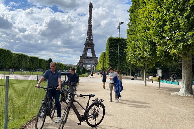 Private Paris E-bike city highlights tour - Place de la Concorde and a pass through the Tuileries gardens