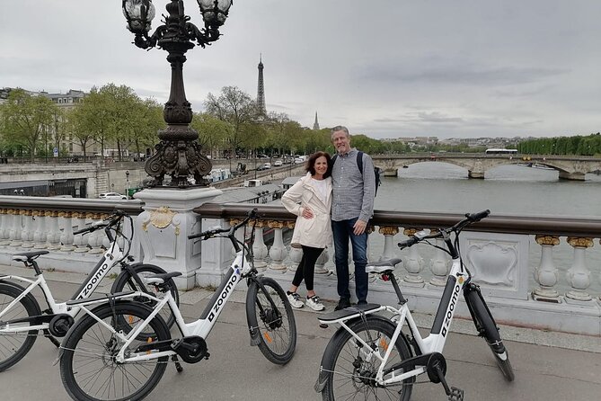 Private Paris E-bike city highlights tour - Louvre area viewing: what you get without paying for entry