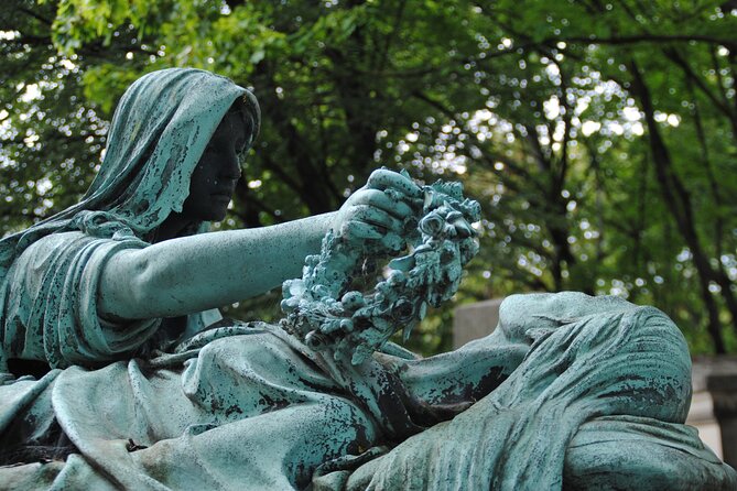 Private Père Lachaise Cemetery Walking Tour - The 90-Minute Reality: A Short Walk in a 150-Acre World