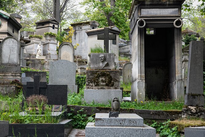Private Père Lachaise Cemetery Walking Tour - Stop 1: Père-Lachaise Cemetery and the Love Story Core