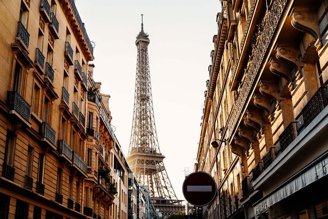 PRIVATE TOUR: Highlights & Hidden Gems of Paris With Locals - Louvre Museum: The Highlights Pass, and How to Prep So It Feels Smooth