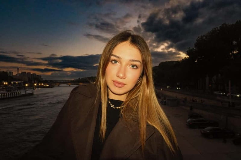 Pro & Instagram-friendly photo shoot in Paris - Meeting near the Eiffel Tower, 26 Avenue de New York