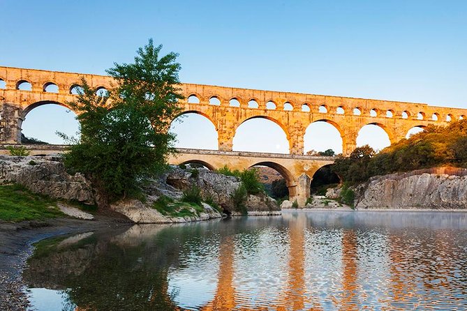 Provence Highlights Full-Day Tour from Avignon - Meeting point, van comfort, and how the group size helps