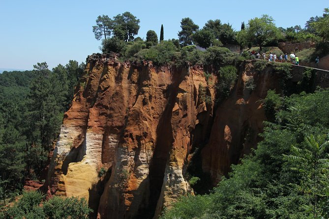 Provence Wineries and Luberon Villages Day Trip from Aix-en-Provence - Bonnieux: the short photo stop that still matters