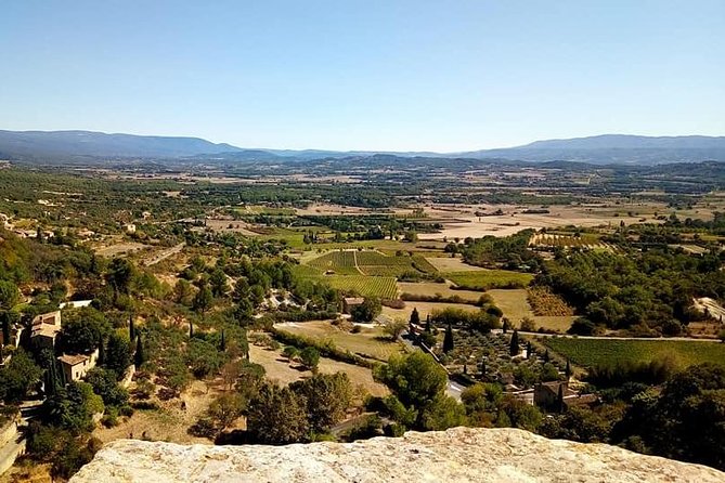 Provence Wineries and Luberon Villages Day Trip from Aix-en-Provence - Gordes: another hour in a hill town with big viewpoint payoff