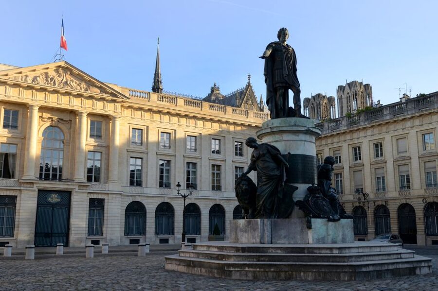 Reims : city-center discovery tour and champagne tasting - Meeting Point at Reims Tourist Office: Start Where Local Advice Begins