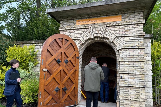 Reims or Epernay: Full day Veuve Clicquot family grower & lunch - Family-run winery lunch: where the day turns from tasting to understanding